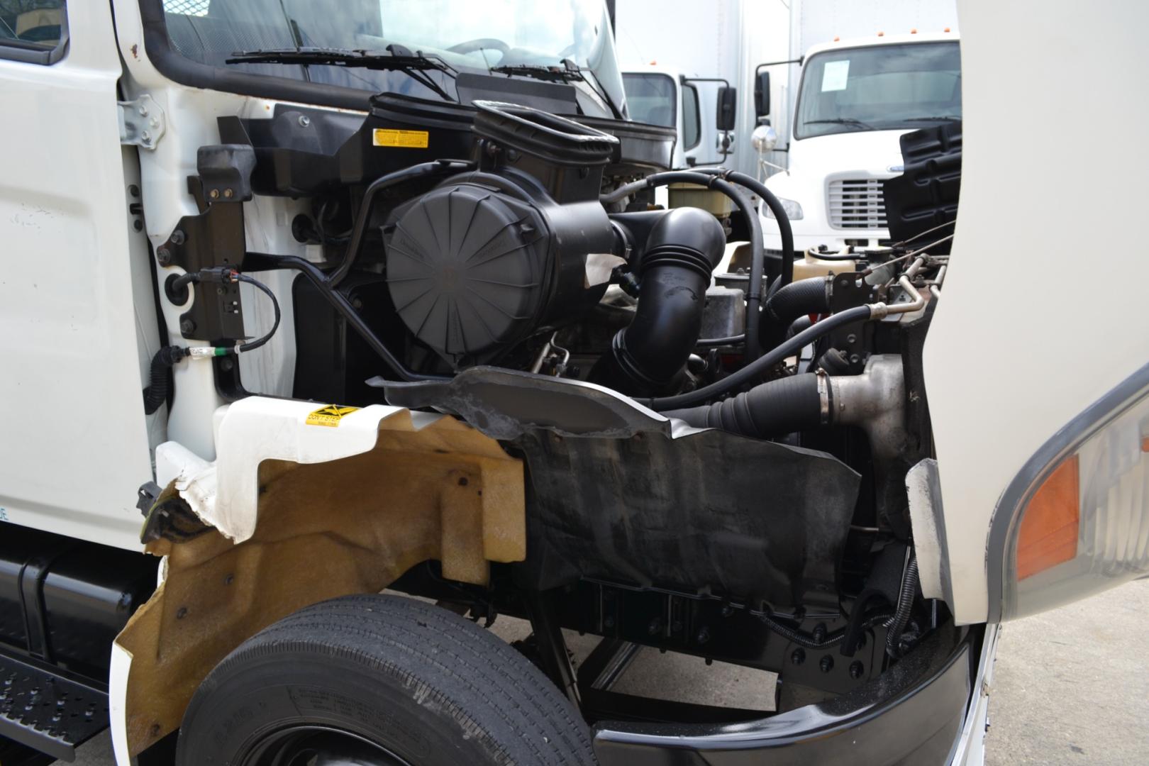 2007 WHITE /BLACK HINO 165 with an J05D-TA 5.1L 175HP engine, ALLISON 6SPD AUTOMATIC transmission, located at 9172 North Fwy, Houston, TX, 77037, (713) 910-6868, 29.887470, -95.411903 - Photo#14